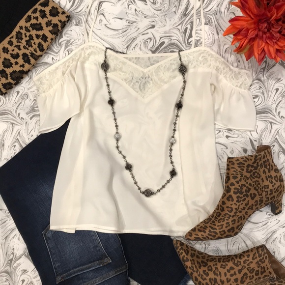 Express Tops - ⬇️ Price Drop ⬇️ Express Cold Shoulder Blouse
